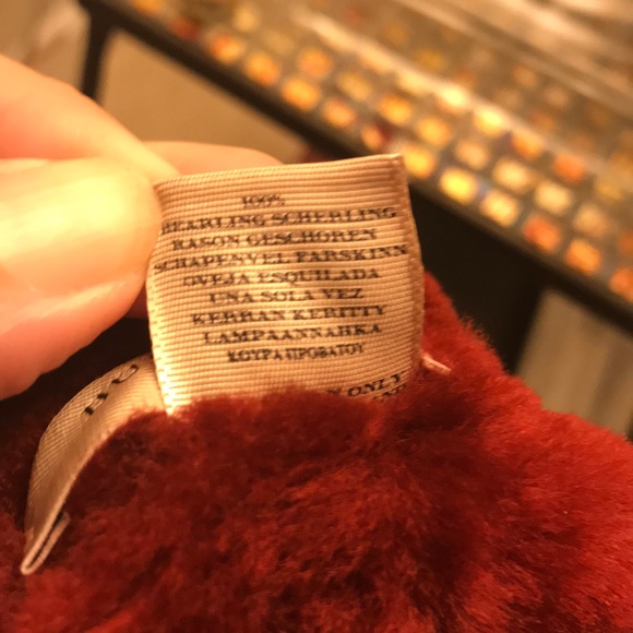 Burberry Very Chic Fur Hat worn Barley at All - Picture 3 of 3